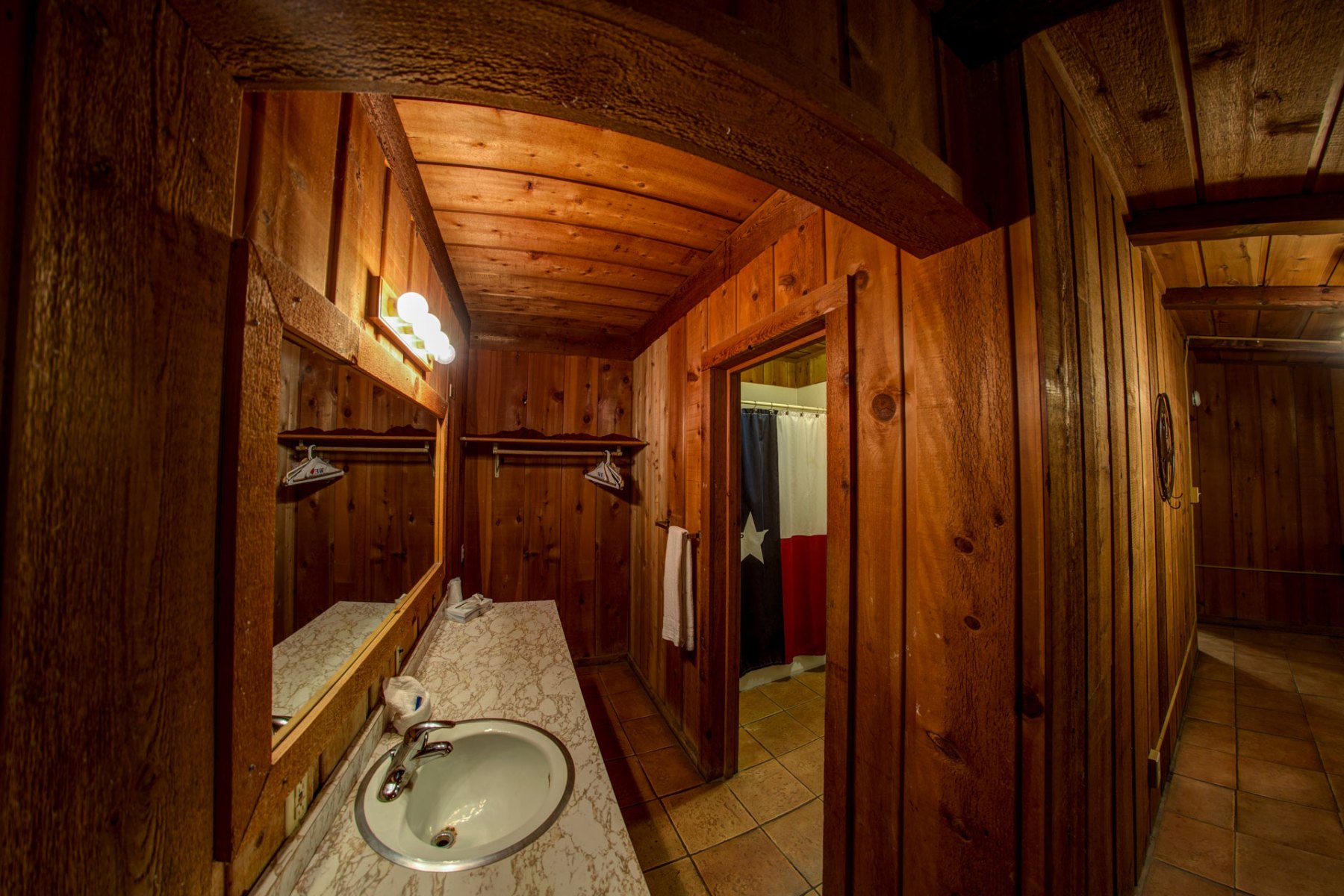 Texas themed bathroom of cabin